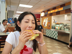 パパバーガーコンボを注文。ガブリッ♪